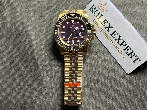 0638D863-8FC0-D2E3-BD2E-AB49C95321CD.jpg Superclone Rolex GMT-Master II 40 mm 126718GRNR Tiger Iron Dial