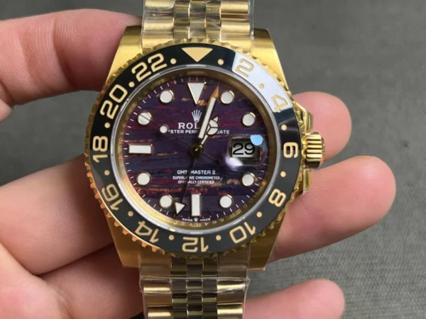 08CEE6F3-1CD1-96B1-28C7-229BCF961968.webp Superclone Rolex GMT-Master II 40 mm 126718GRNR Tiger Iron Dial