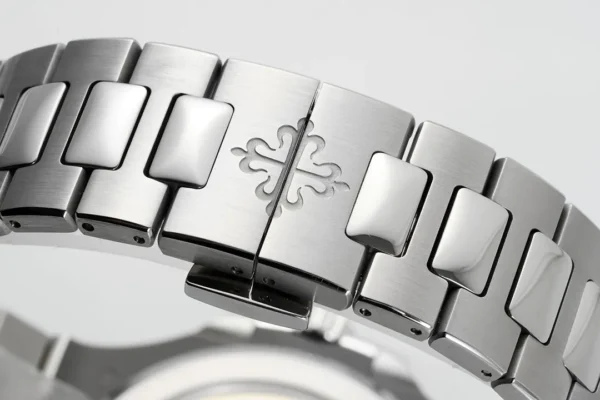 0A5AD428-988B-3B93-0265-29025773A97A.webp Patek Philippe 5811G Blue Nautilus Watch
