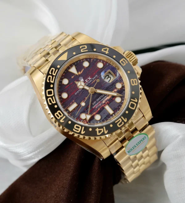 17B3C5EB-0207-E5A2-5F7E-6A825F874182.webp Superclone Rolex GMT-Master II 40 mm 126718GRNR Tiger Iron Dial