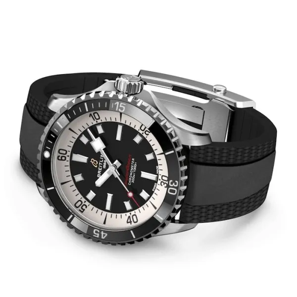 Breitling Superocean Men Automatic Black Rubber Watch A17375211B1S1