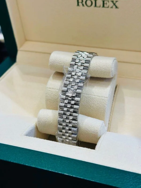 1C63EF5B-BDE7-6B26-7AE2-8C6DFFE8A1DD.webp Rolex Datejust 31mm Pink Dial 278384RBR