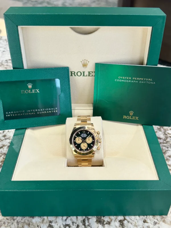 2384EAB2-C7FB-2618-EFD5-0B7CF0882FA7.webp Superclone Rolex Daytona 40 mm Black Dial 126508