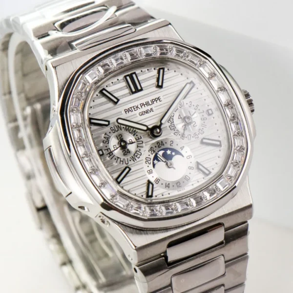 284EE7E0-208E-2F9A-E3A8-399AB1AE5E62.webp Patek Philippe Silver Nautilus Watch