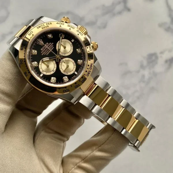 2C5E45E9-1AAD-E6E9-58B1-92279536C789.webp Superclone Rolex Daytona Black Diamond Dial 126503