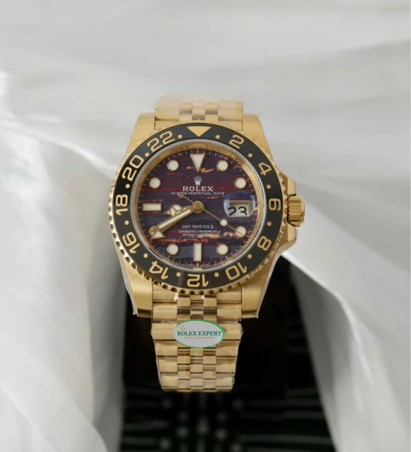 38557101-56D7-7C0E-282A-E1592CFA0578.webp Superclone Rolex GMT-Master II 40 mm 126718GRNR Tiger Iron Dial