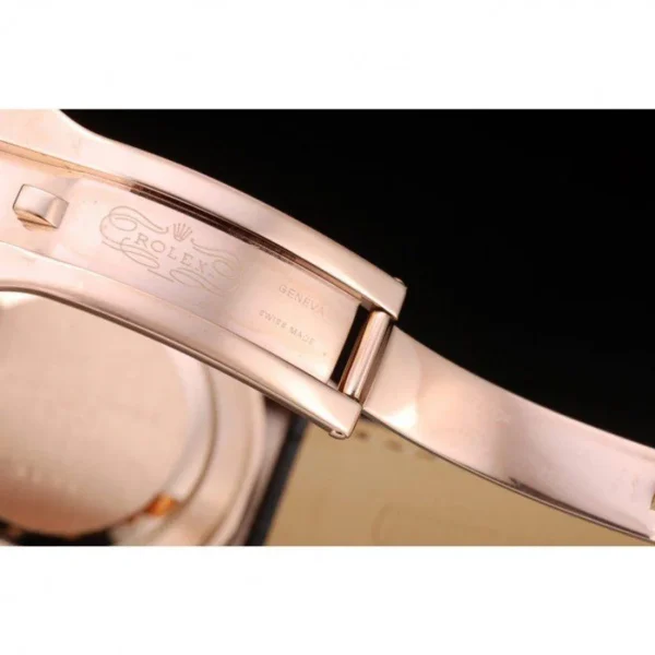 4612FAA1-42CB-D1E2-7B94-E45FB3496F39.webp Rolex Daytona 39mm Black Dial REP016831