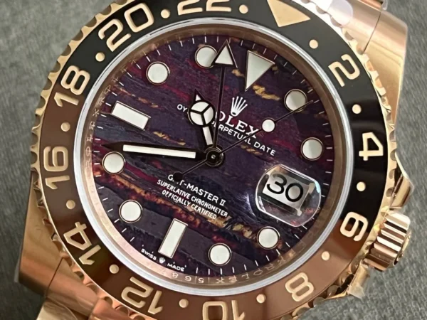 51892C87-E54B-0B87-7A55-1803D2AF29F0.webp Superclone Rolex GMT-Master II 40 mm 126715CHNR Tiger Iron Dial