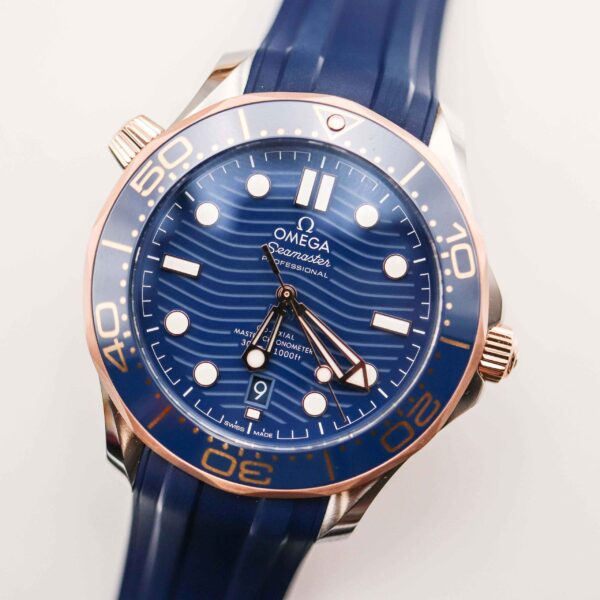 5B7B5B61-4332-1B4C-F31D-3E07C923D8BA.jpg Omega Seamaster Men Automatic Blue Rubber Watch O21022422003002