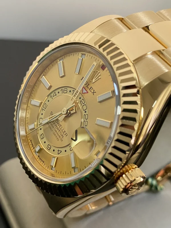 77091DE8-DC77-F664-B06C-17B22C80443C.webp Superclone Rolex Sky-Dweller 42 mm Champagne Dial 336938