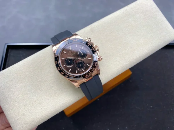 94EDA36F-D965-1225-66BB-99B395F19CC5.webp Superclone Rolex Daytona 40 mm 126515LN Bright Chocolate Dial