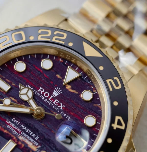 957BBD3C-8092-25DF-7CFF-83ECB422F6D1.webp Superclone Rolex GMT-Master II 40 mm 126718GRNR Tiger Iron Dial