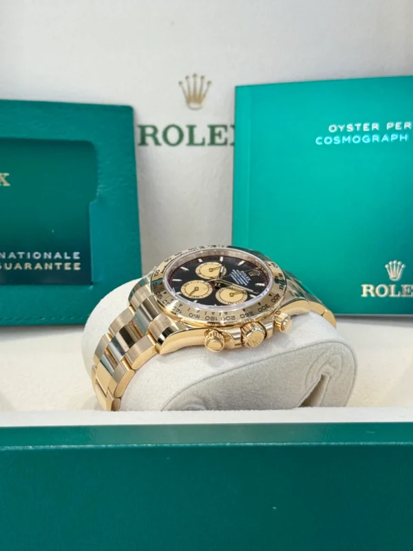 BDB7117D-FFE5-1C9C-B0B9-F1007423619F.webp Superclone Rolex Daytona 40 mm Black Dial 126508