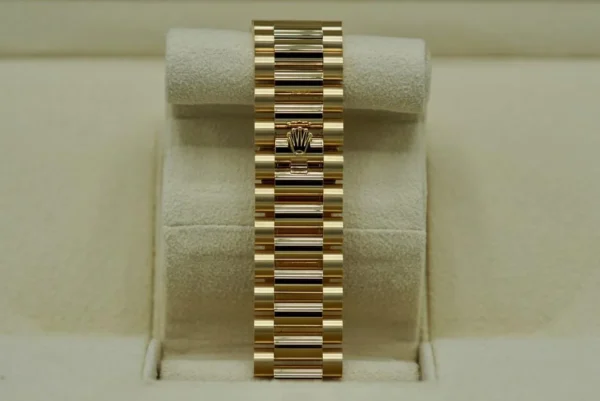 Superclone Rolex Day-Date 36 mm Carnelian Dial 128348RBR