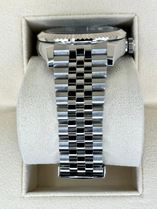 Superclone Rolex Sky-Dweller 42 mm Bright blue Dial 336934 Jubilee